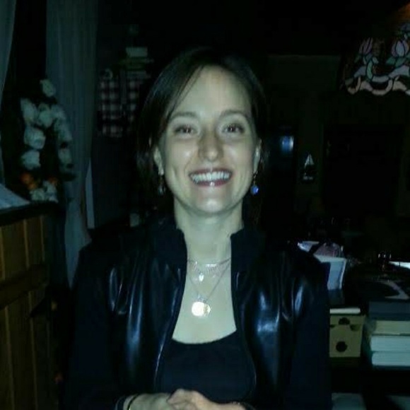 Meet your Posher, Nicole - Picture 1 of 1